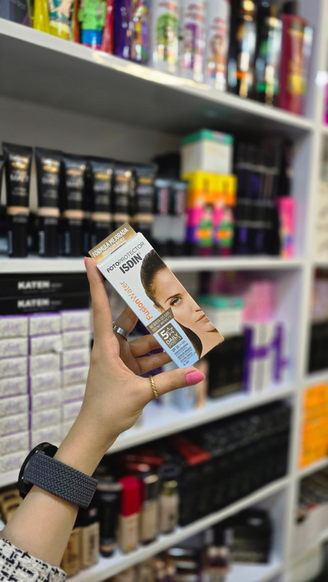 ضد آفتاب بیرنگ ایزدین مناسب پوست | چرب ضد آفتاب SPF50 ایزدین واتر فیوژن بدون