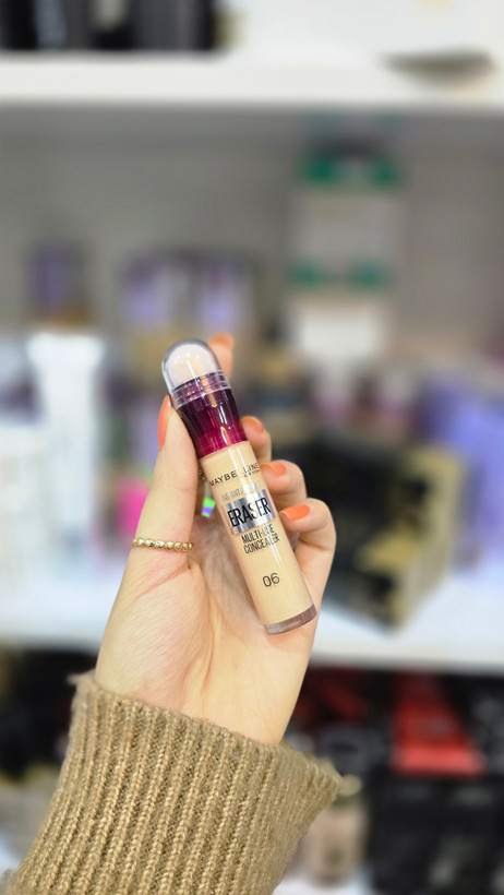 بهترین کانسیلر برای آرایش چشم Maybelline شماره 06