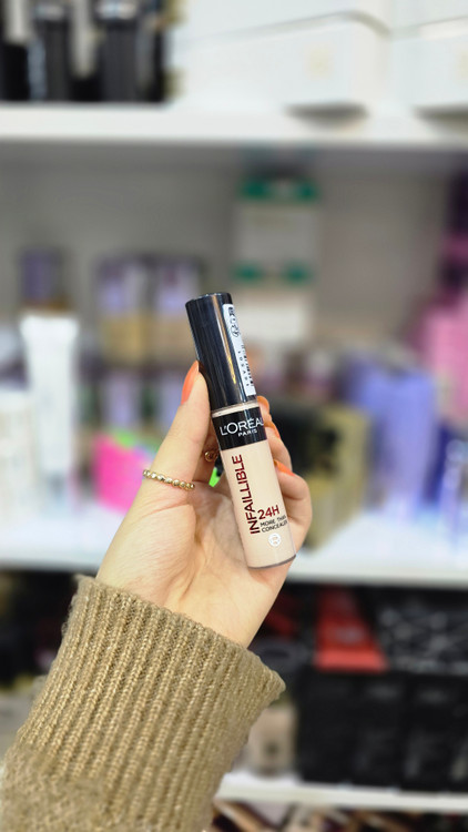 کانسیلر شماره 327 بافت سبک و ترکیب آسان – lightweight & easy blending formula