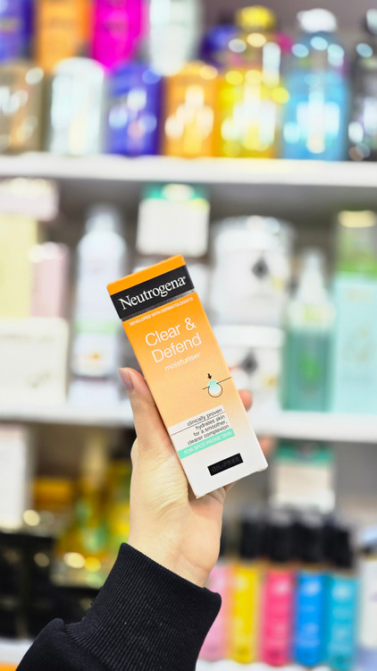 کرم مرطوبکننده سبک نوتروژینا | Best moisturizer برای کنترل چربی و پیشگیری از لک