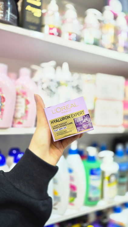 خرید کرم آبرسان لورآل با هیالورونیک اسید و SPF 20 | Anti-wrinkle day cream سبک و محافظتکننده
