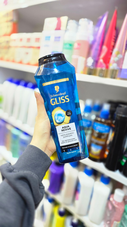 شامپو گلیس شوارزکف آبی برای آبرسانی و حفظ رطوبت مو