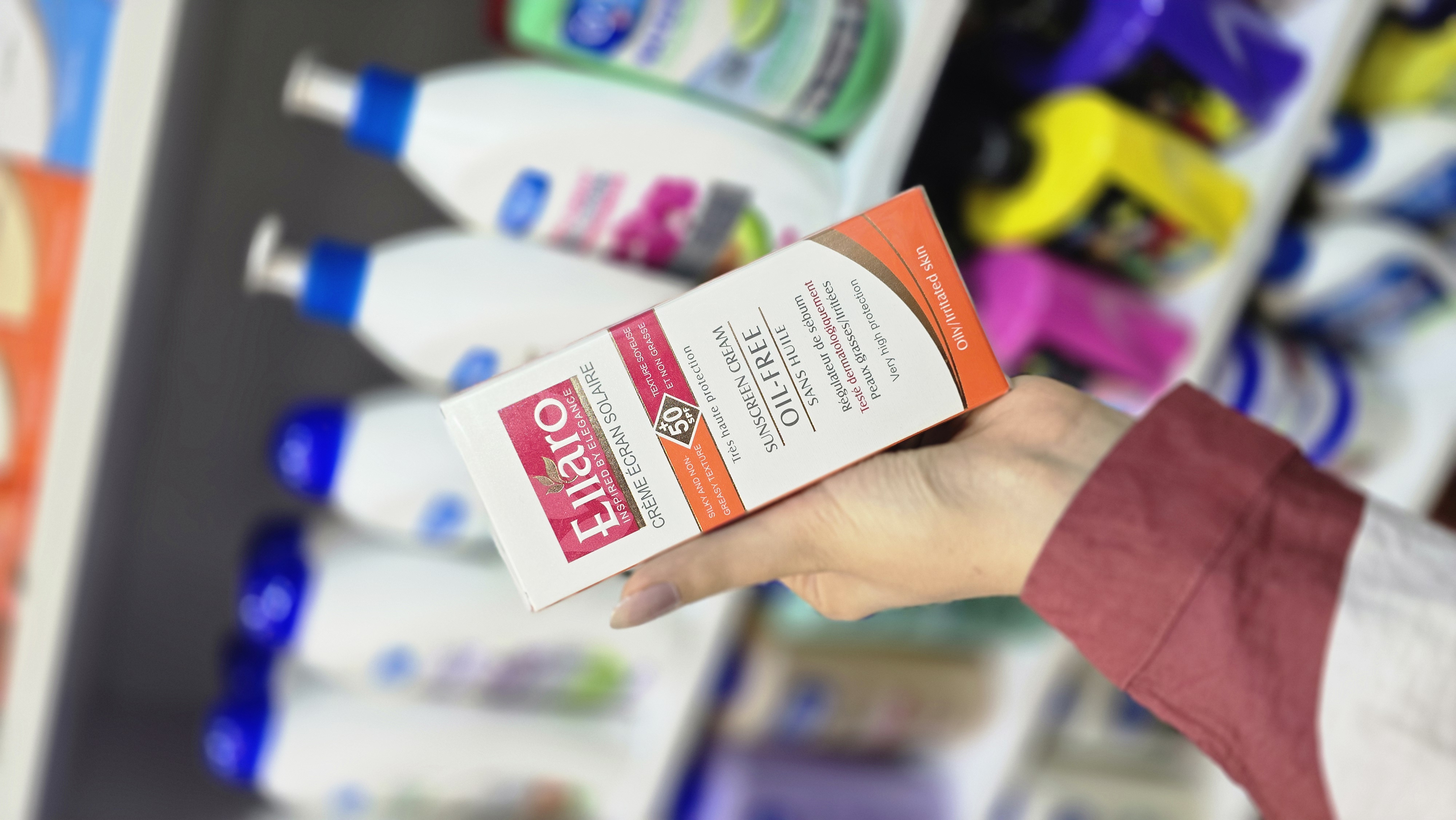 ضد آفتاب الارو بی رنگ فاقد چربی SPF50 مخصوص پوست چرب Ellaro Oil Free Sunscreen مات و سبک