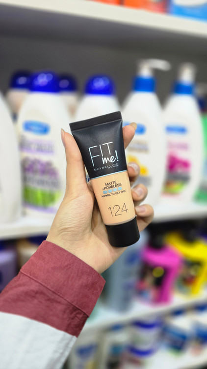 کرم پودر میبلین Fit Me اصل نیویورک با پوشش متوسط و طبیعی Maybelline Foundation مناسب استفاده روزانه و پوست چرب و مختلط