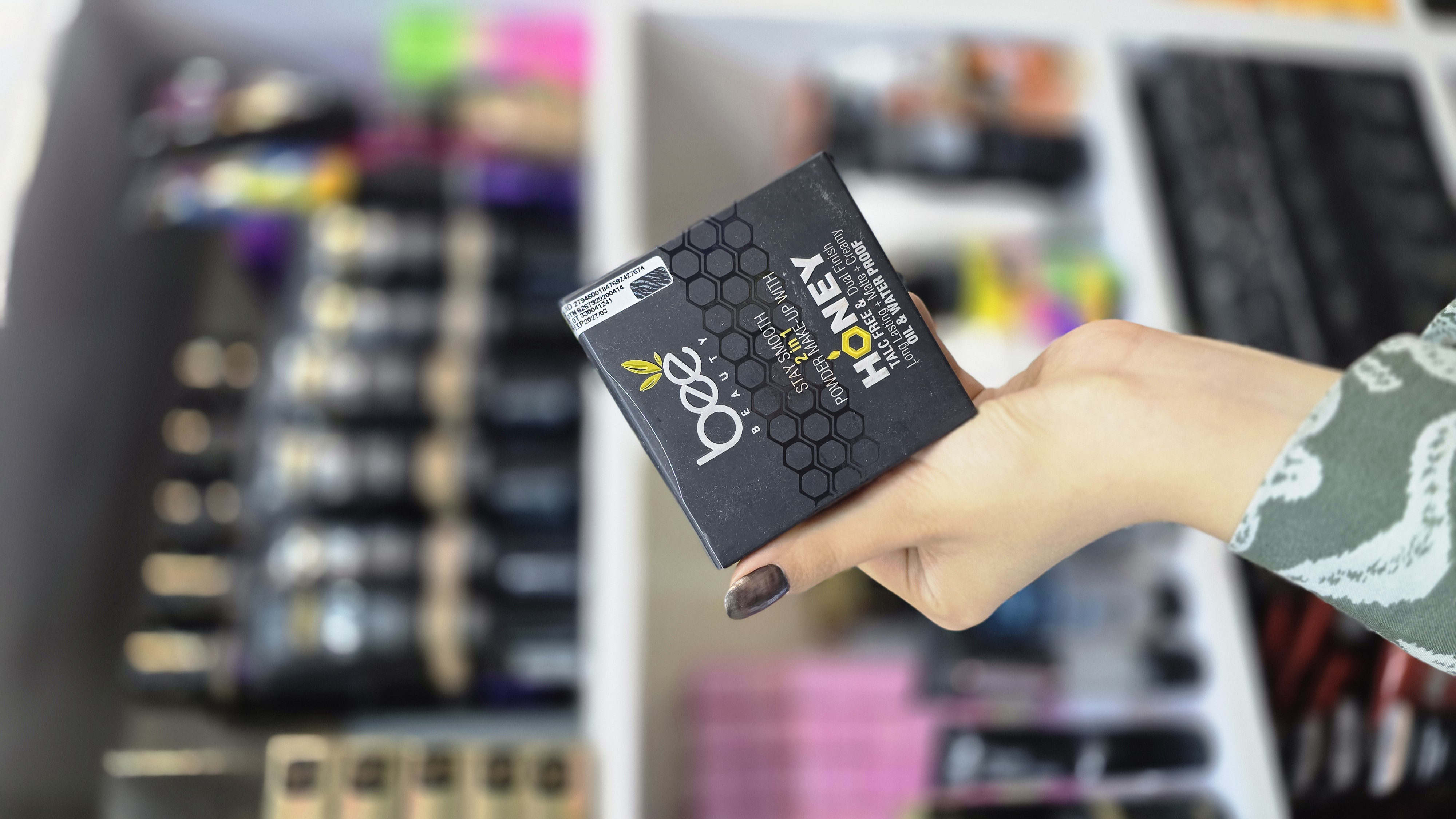 خرید بهترین پنکیک بی بیوتی مدل Extra Lasting با پوشش طبیعی