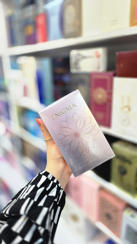 عطر زنانه Enigma ژک ساف 100 میل با بستهبندی نقرهای‑بنفش | خرید عطر زنانه انیگما ژک ساف با رایحه دلانگیز گلی‑میوهای