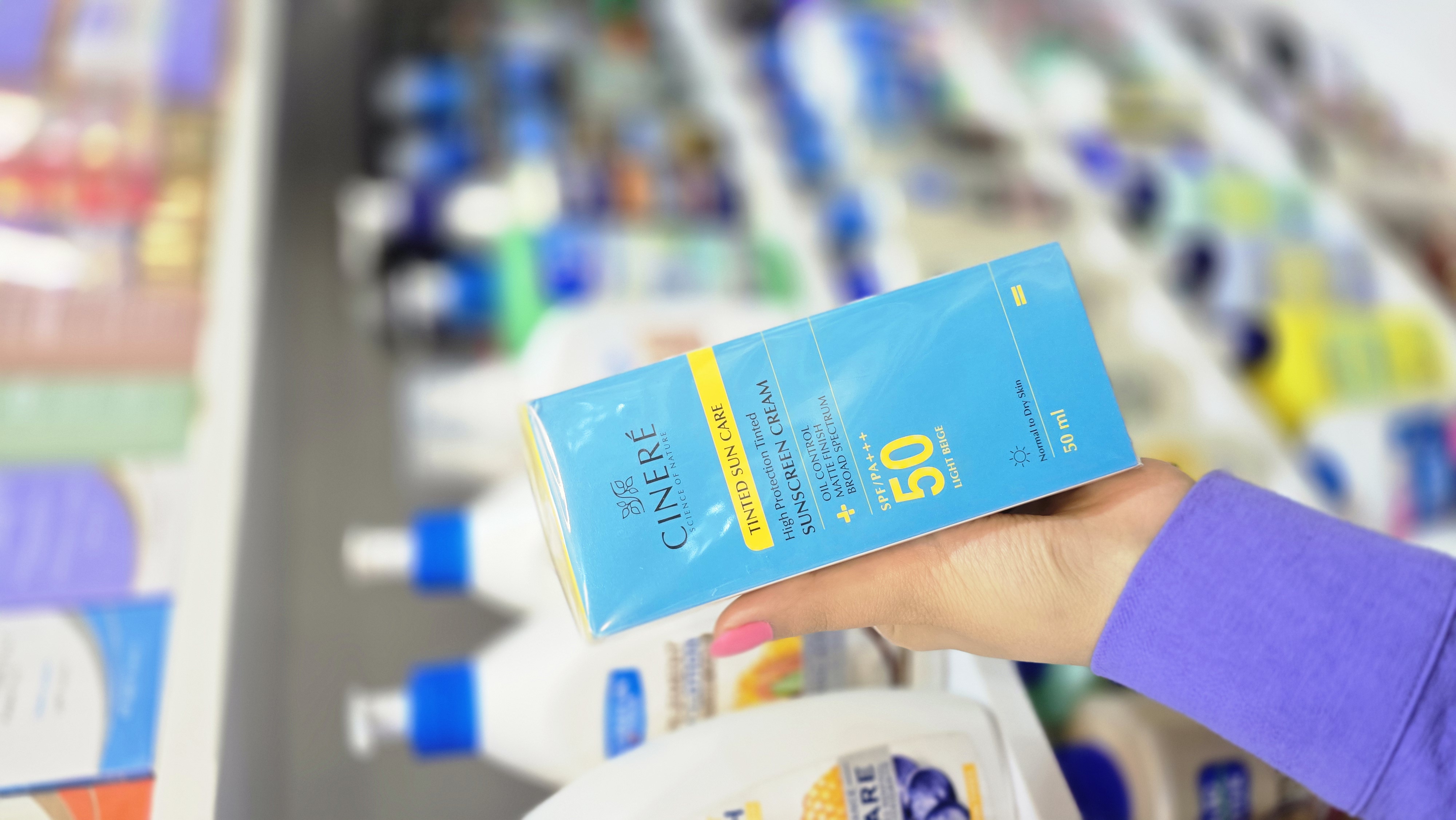 خرید کرم ضد آفتاب رنگی سینره SPF 50 مدل Tinted Sun Care رنگ لایت بژ برای پوست نرمال تا خشک
