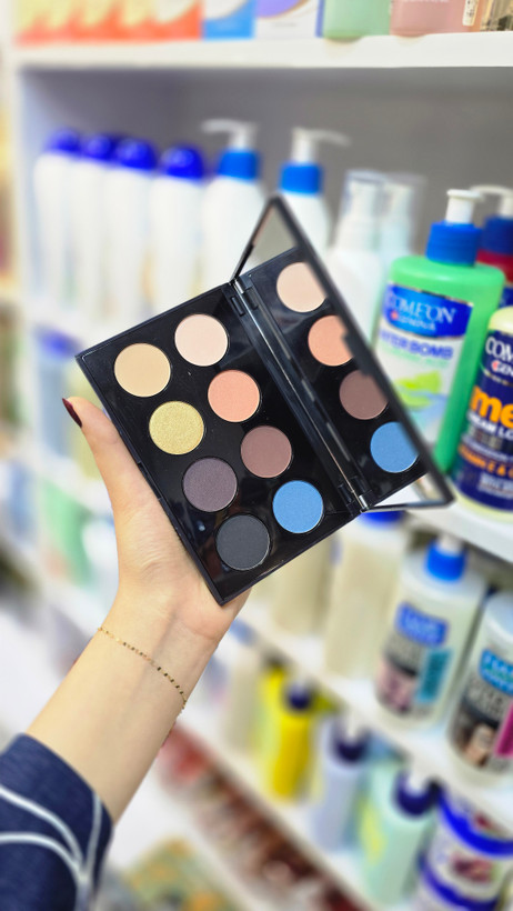 نمای داخلی پالت ۸ رنگ Colorful Savanna از Make Up Factory