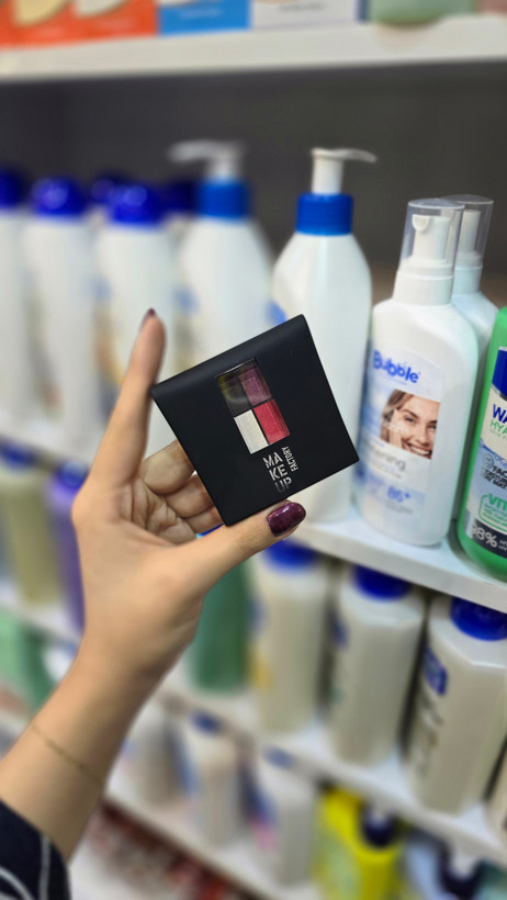 بستهبندی مشکی پالت سایه چشم Quad Make Up Factory
