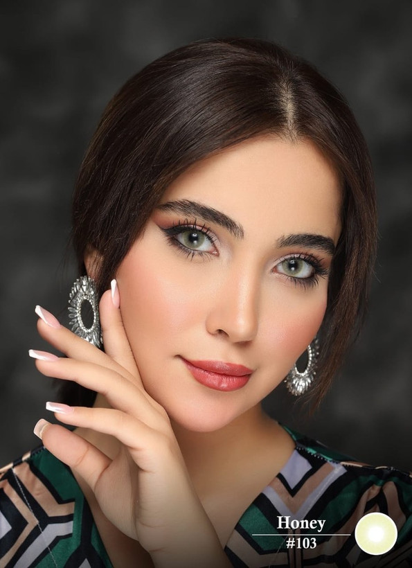 لنز رنگی فصلی آرین کد 103 رنگ عسلی روشن روی چشم، Arian Seasonal Contact Lenses Honey #103