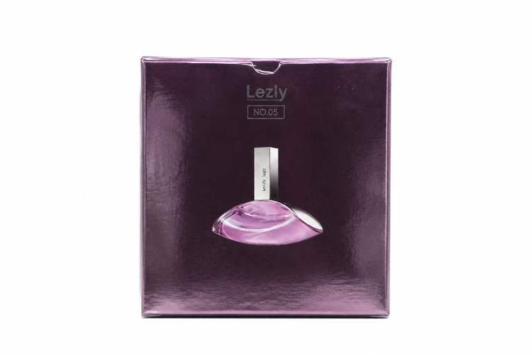 عطر جیبی زنانه لزلی مدل NO.05 ایفوریا خنک و شیرین، بستهبندی بنفش و شیشه عطر صورتی Lezly iphorita No.05 perfume